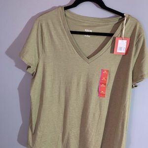 New with tags green tee shirt
